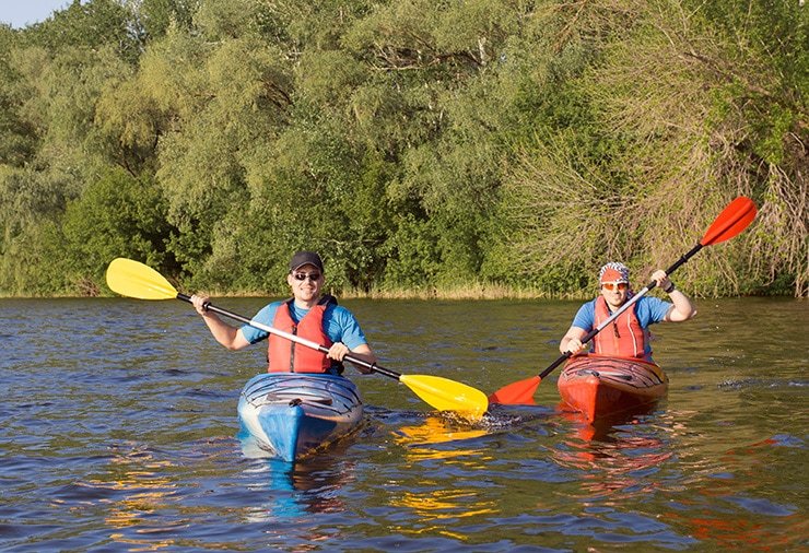 what muscles does kayaking work featured